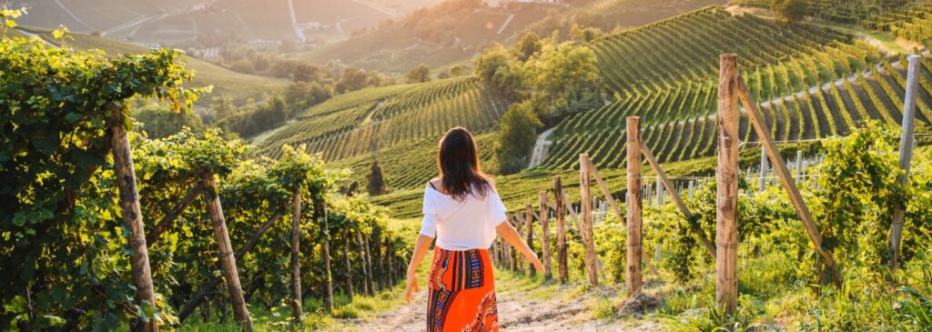 “Vini e Cammini”, Santanchè: “Itinerari lenti potenti generatori di ricadute economiche, occupazionali, sociali e culturali sulle comunità”