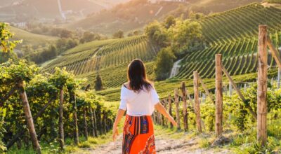 “Vini e Cammini”, Santanchè: “Itinerari lenti potenti generatori di ricadute economiche, occupazionali, sociali e culturali sulle comunità”