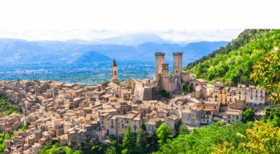 Turismo. Italia meta mondiale: presenza di turisti per feste e sagre dei paesi nonostante rincaro dei prezzi.