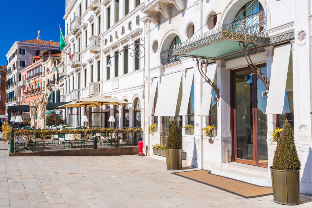 Dieci nuovi mestieri nel turismo che cambia tra clima e tecnologia – Sole 24 ore del 19 agosto 2024