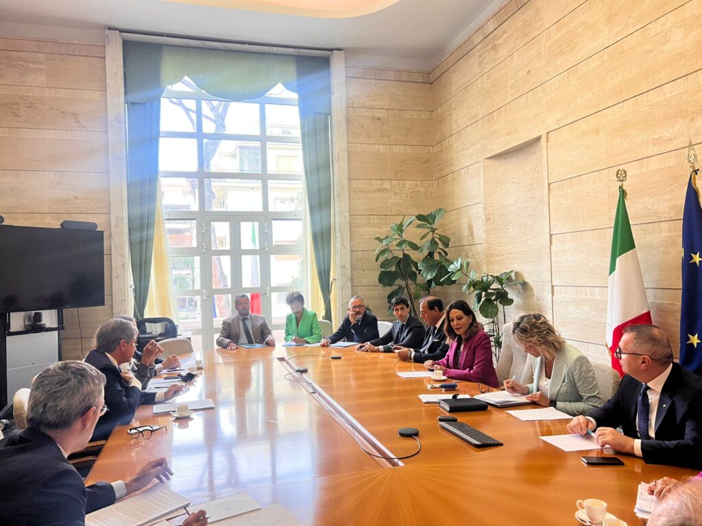 Imposta di soggiorno, incontro ministro Santanchè, viceministro Leo con presidente Pella di Anci