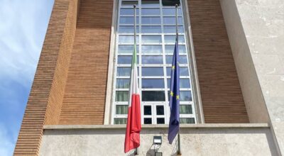 Papa Francesco, MiTur: bandiere a mezz’asta