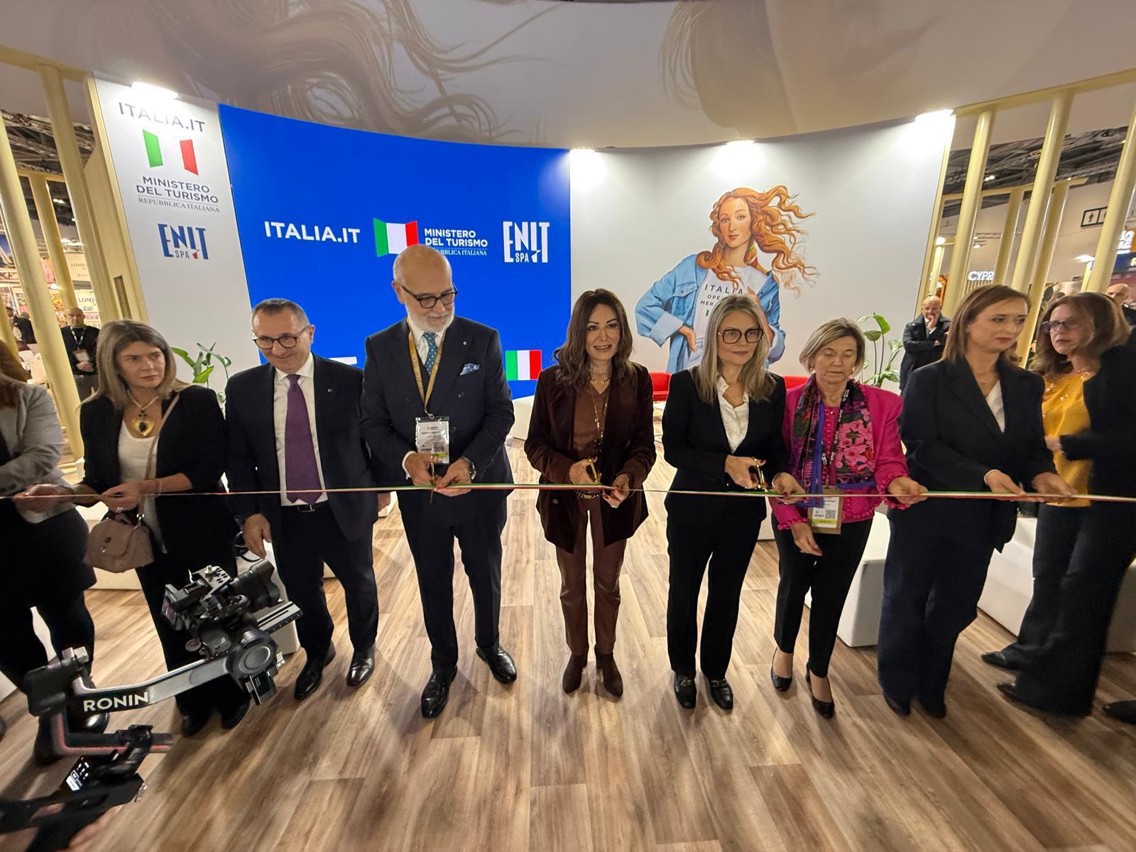 Turismo, Italia regina del Regno Unito. Santanchè inaugura Padiglione ENIT a WTM Londra 2025
