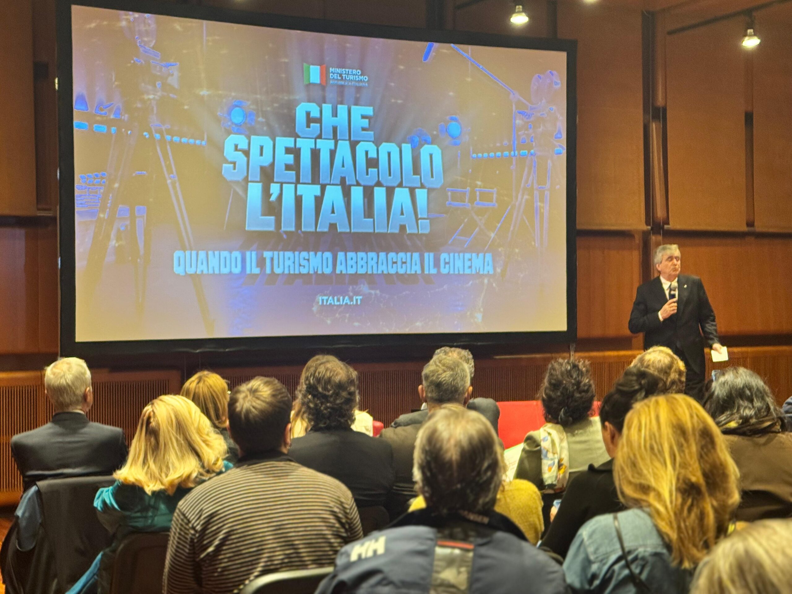 Cinema, il Ministro Mazzi presenta “Che spettacolo l’Italia! What a movie Italia is”